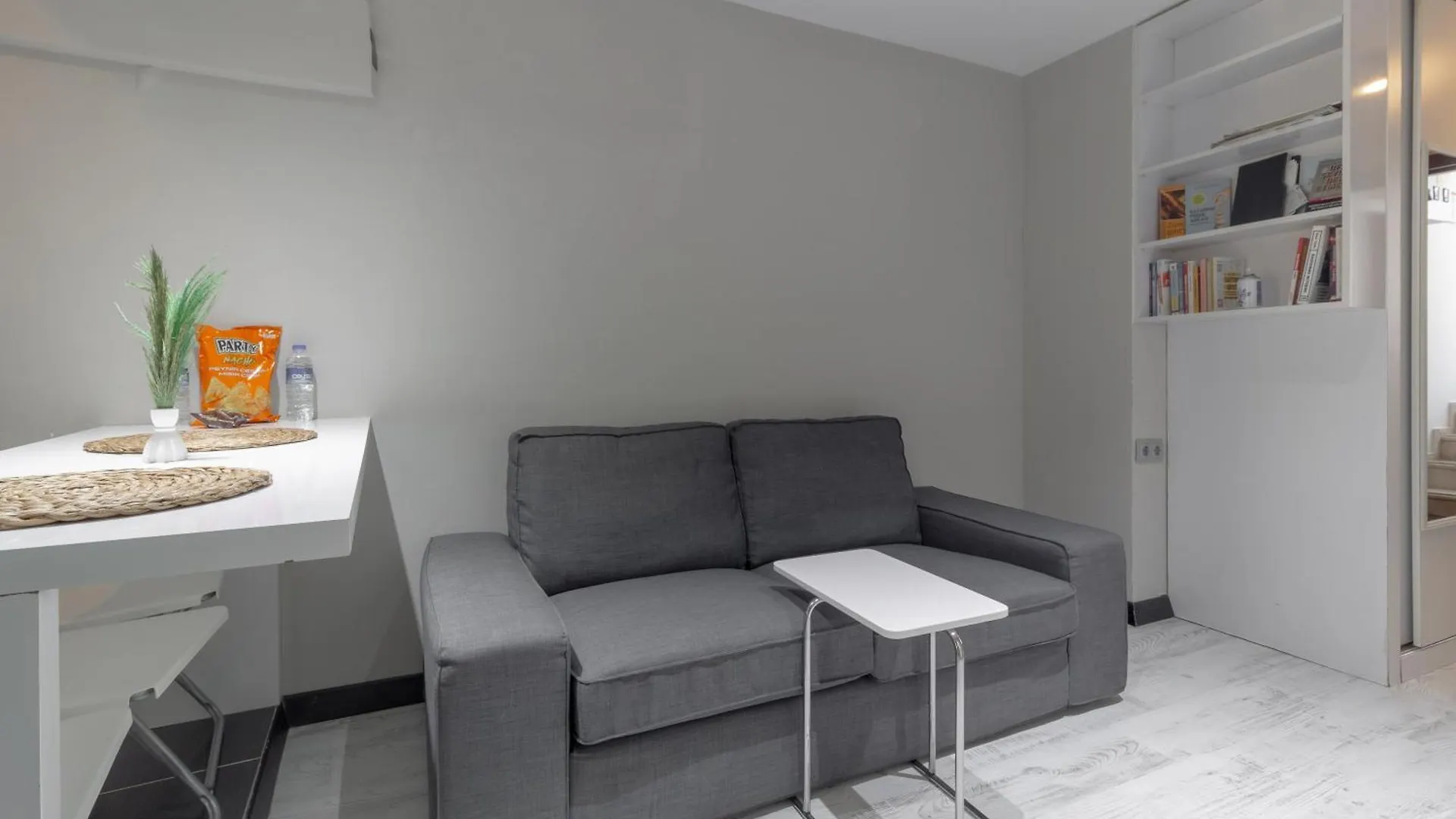 Homestay Alex Suites Lara Antalya